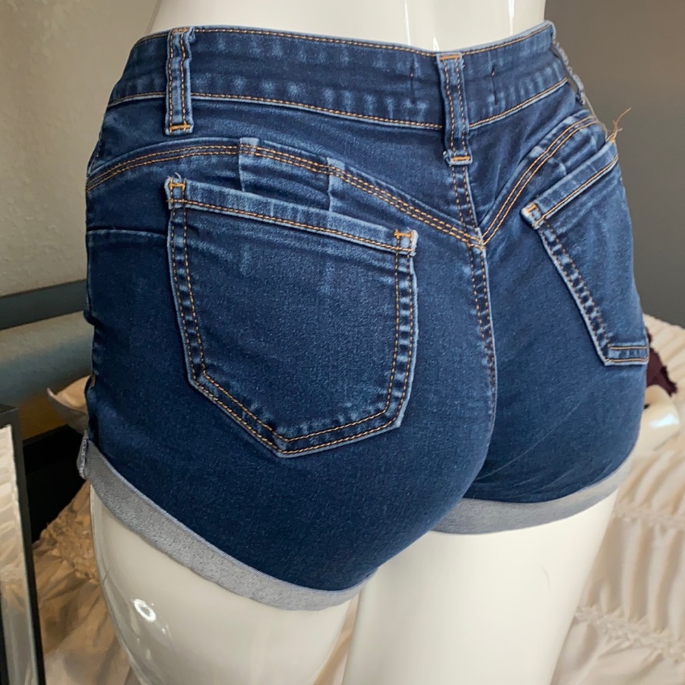 Booty pop Jean shorts
